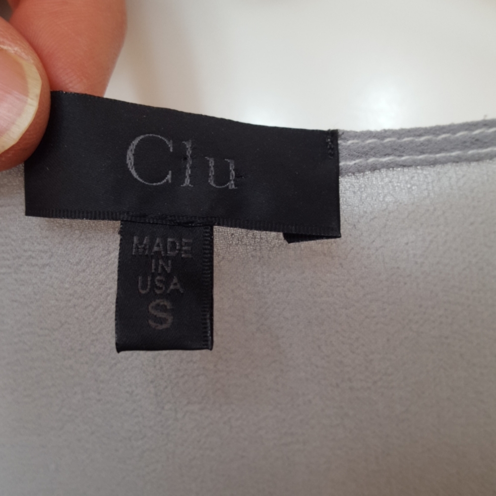 CLU GRAY ADORABLE RUFFLED BACK TOP - Picture 4 of 6